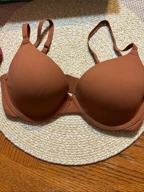 NWOT SKIMS Rust Brown T-Shirt Bra